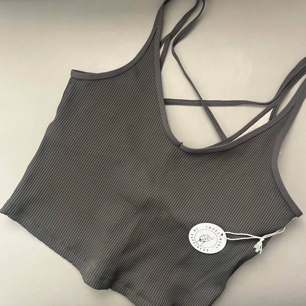 Vuori Gray Ribbed Crop Top